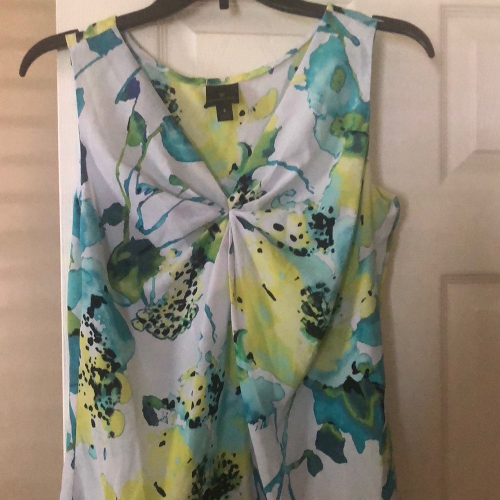 Worthington sleeveless blouse - EUC . Nice summery colors !